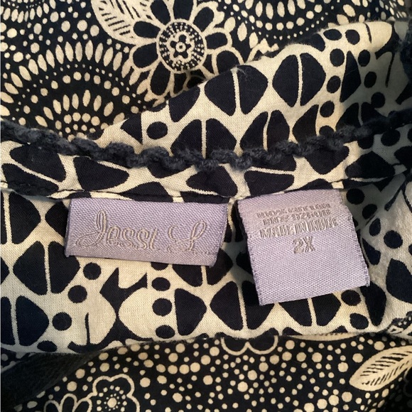 Floral Two Piece Set Sleeveless Wrap Blouse in Navy and White, Plus Size 2X - Picture 10 of 12